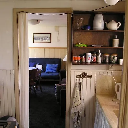 Houseboat Under The Mill 2*