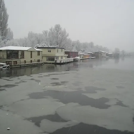 Ботель Houseboat Under The Mill Амстердам