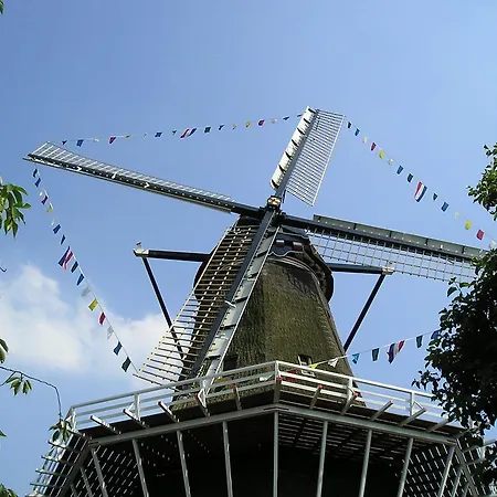 Houseboat Under The Mill 2*