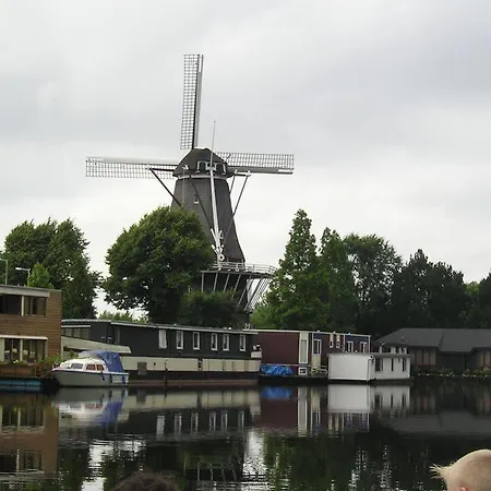 Botel Houseboat Under The Mill Amsterdam